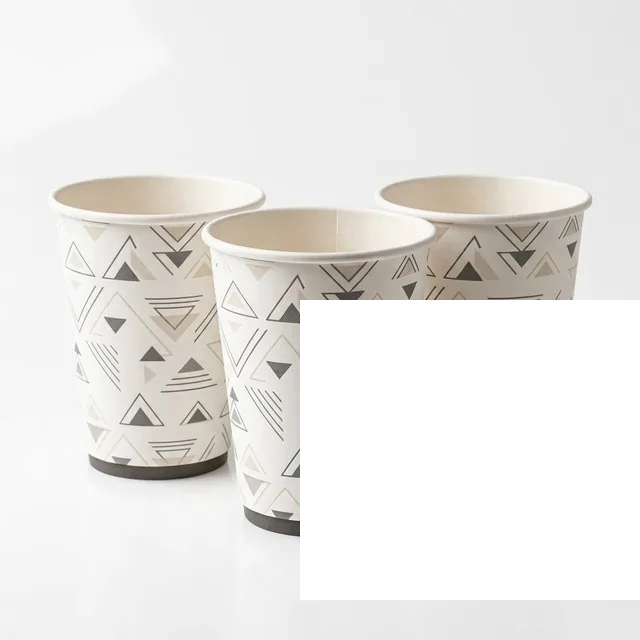 أكواب ورقية بدون طباعة